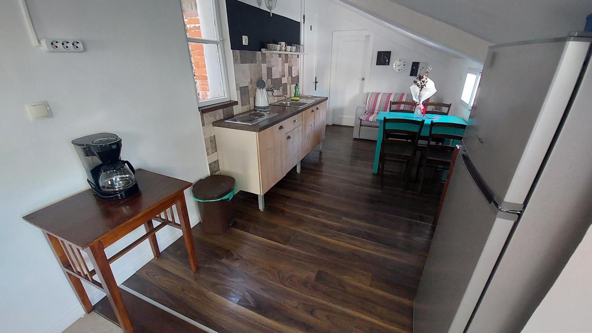 R&E Apartment Split Bilik gambar